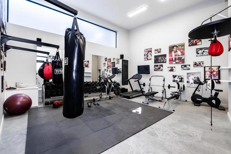 7 Bedroom Property for Sale in Bantry Bay Western Cape